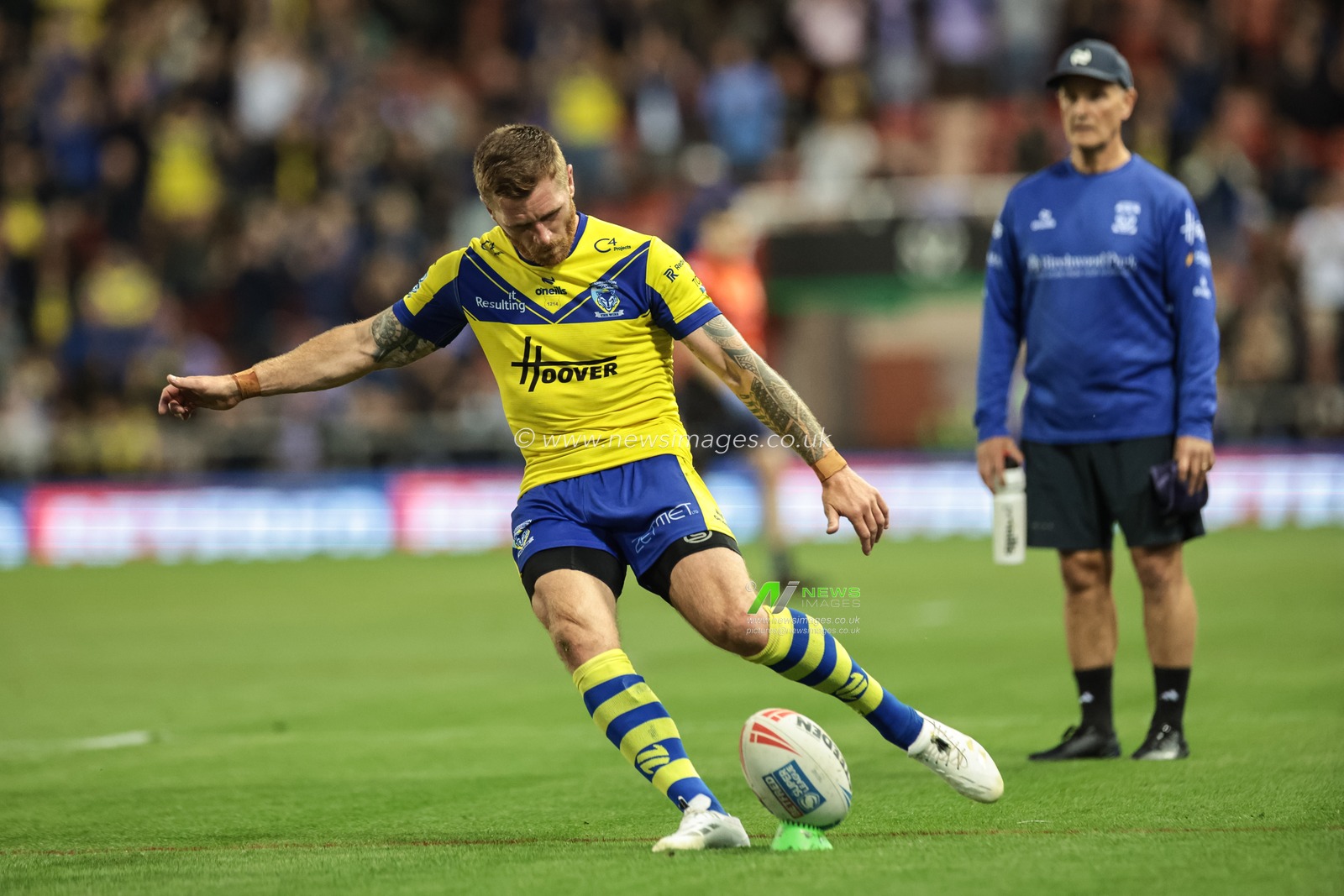Marc Sneyd of Warrington Wolves converts for a goal during the Betfred Super League Round 20 Leigh Leopards vs Warrington Wolves at Leigh Sports Village, Leigh, United Kingdom, 1st August 2025

(Photo by Mark Cosgrove/News Images)