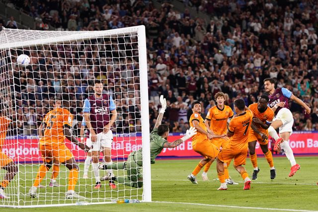 Konstantinos Mavropanos of West Ham United scores to make it 4-1 during the Sky Bet Championship match West Ham United vs Wolverhampton Wanderers at London Stadium, London, United Kingdom on 01 September 2026

(Photo by Harvey Murphy/News Images)