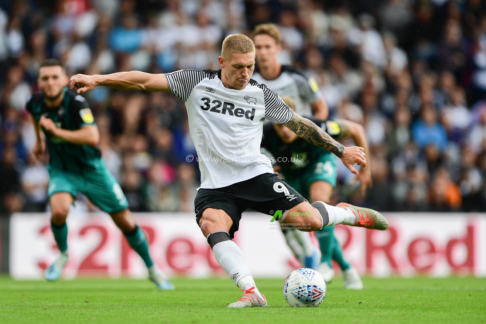 10th August 2019, Pride Park, Derby, England; Sky Bet Championship, Derby County vs Swansea City ; Martyn Waghorn (9) of Derby County takes a penalty 

Credit: Jon Hobley/News Images 

English Football League images are subject to DataCo Licence