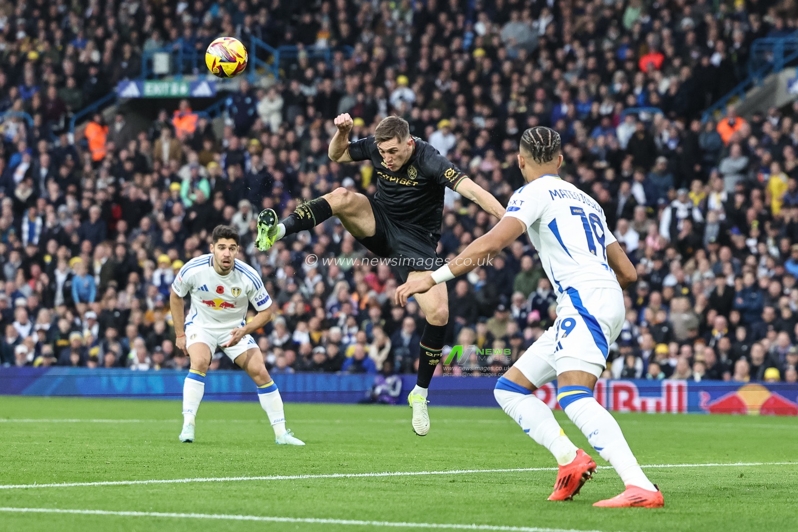 Jimmy Dunne of Queens Park Rangers clears the ball up field during the Sky Bet Championship match Leeds United vs Queens Park Rangers at Elland Road, Leeds, United Kingdom, 9th November 2024

(Photo by Mark Cosgrove/News Images)
