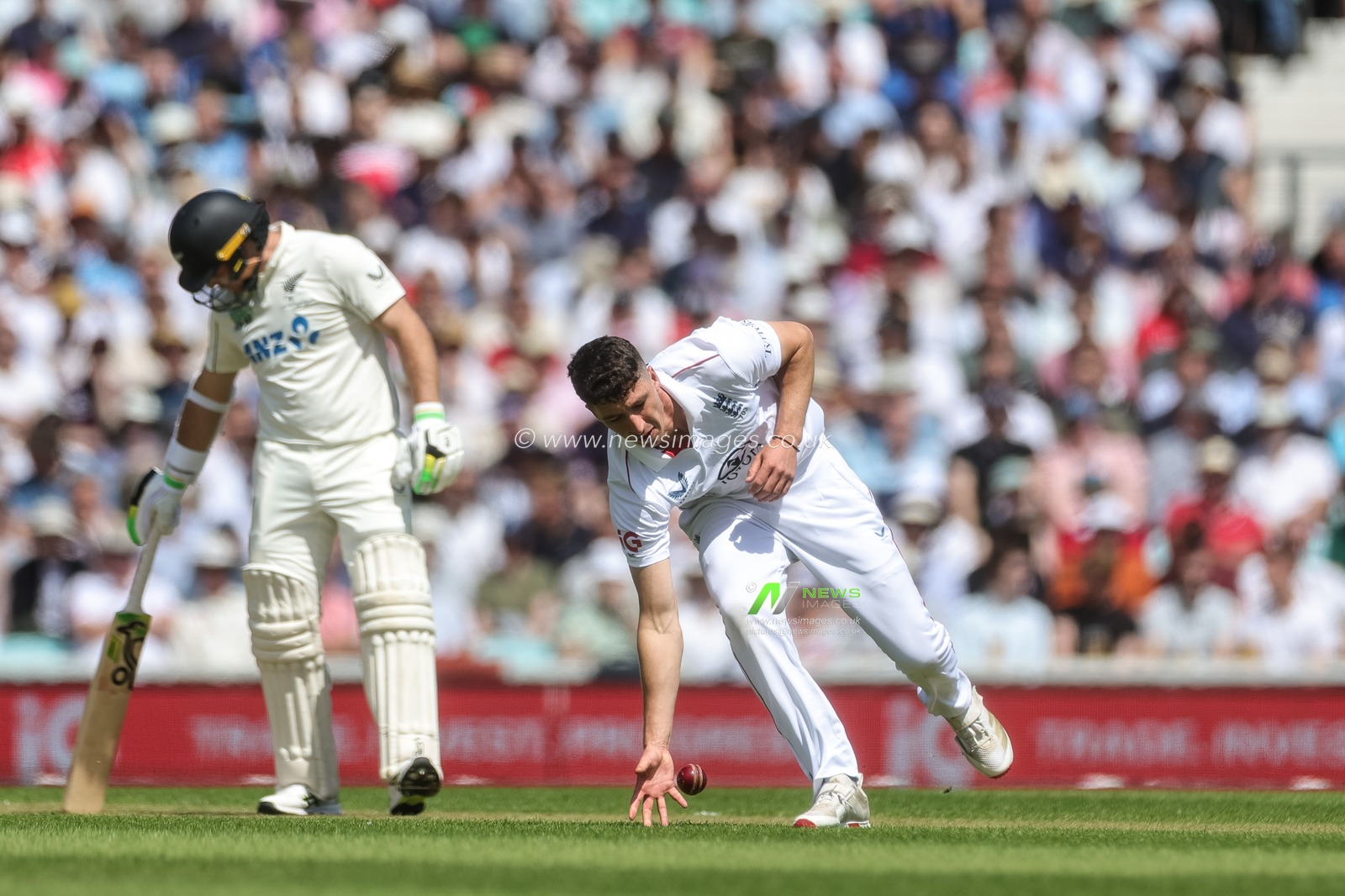 Matthew Fisher of England fields the ball during the 2nd Rothesay Test Match Day 1 match England vs New Zealand at The Kia Oval, London, United Kingdom on 17 June 2026

(Photo by Mark Cosgrove/News Images)
