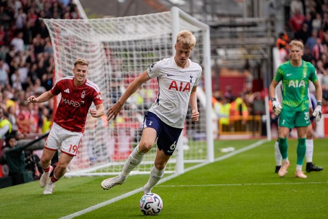 Jan Paul van Hecke of Tottenham Hotspur battles for the ball  with Liam Delap of Nottingham Forest during the Premier League match Nottingham Forest vs Tottenham Hotspur at City Ground, Nottingham, United Kingdom on 05 September 2026

(Photo by Maynard Manyowa/News Images)