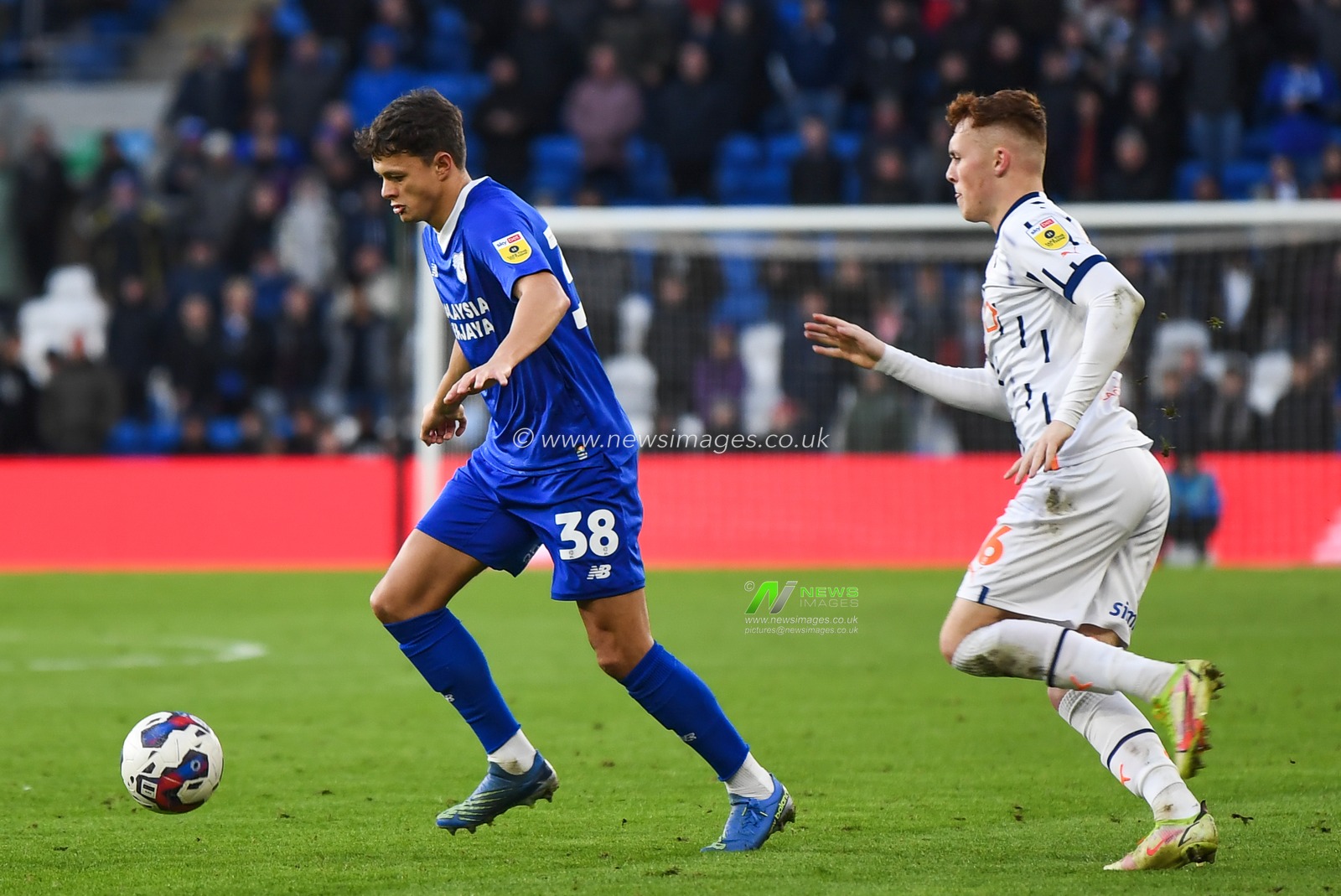 Perry Ng #38 of Cardiff City  Under pressure from Sonny Carey #16 of Blackpool during the Sky Bet Championship match Cardiff City vs Blackpool at Cardiff City Stadium, Cardiff, United Kingdom, 17th December 2022

(Photo by Mike Jones/News Images)