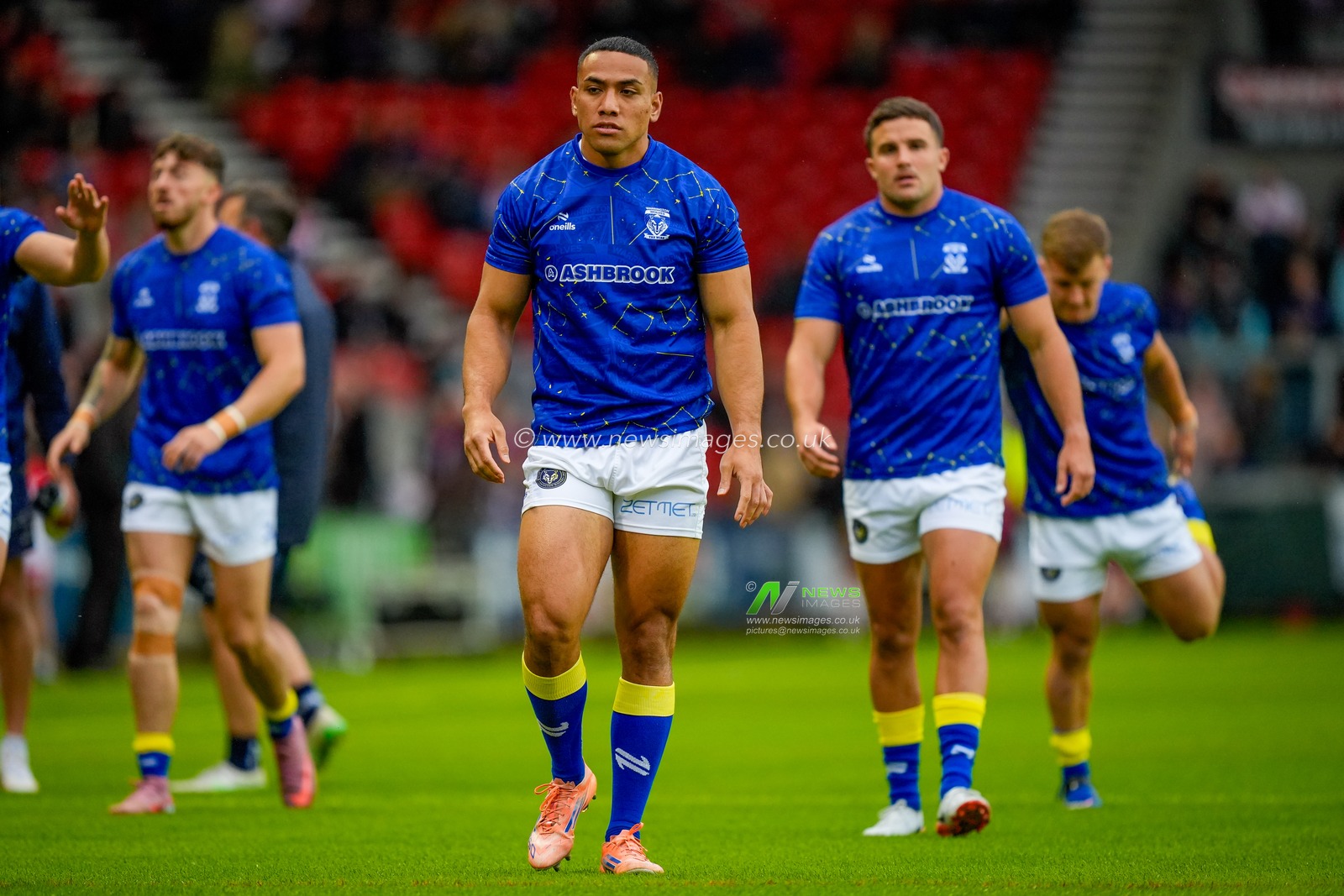 Warrington warriors players in the pre-game warm up session during the Betfred Super League round 14 match St Helens vs Warrington Wolves at The BrewDog Stadium, St Helens, United Kingdom on 11 June 2026

(Photo by Maynard Manyowa/News Images)