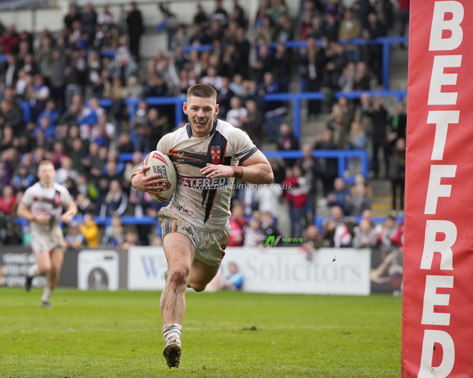 Danny Walker #9 of England breaks away to score a try during the Mid Season International match England vs France at Halliwell Jones Stadium, Warrington, United Kingdom, 29th April 2023

(Photo by Steve Flynn/News Images)