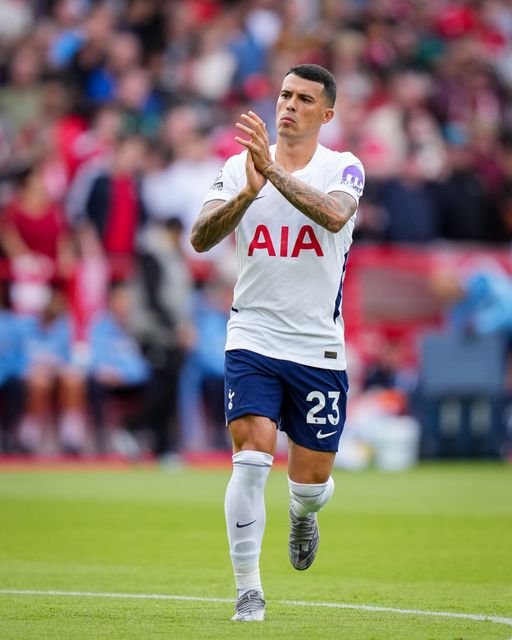 Pedro Porro of Tottenham Hotspur applauds the fans during the Premier League match Nottingham Forest vs Tottenham Hotspur at City Ground, Nottingham, United Kingdom on 05 September 2026

(Photo by Maynard Manyowa/News Images)