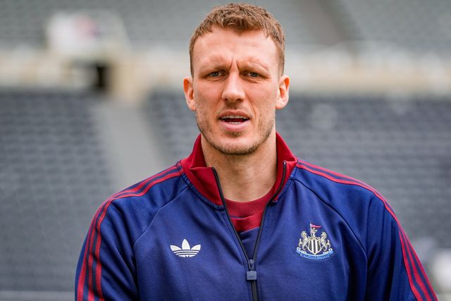 Dan Burn of Newcastle United arrives at the stadium prior to kick off during the Premier League match Newcastle Untied vs Everton at St. James's Park, Newcastle, United Kingdom on 28 February 2026

(Photo by Maynard Manyowa/News Images)