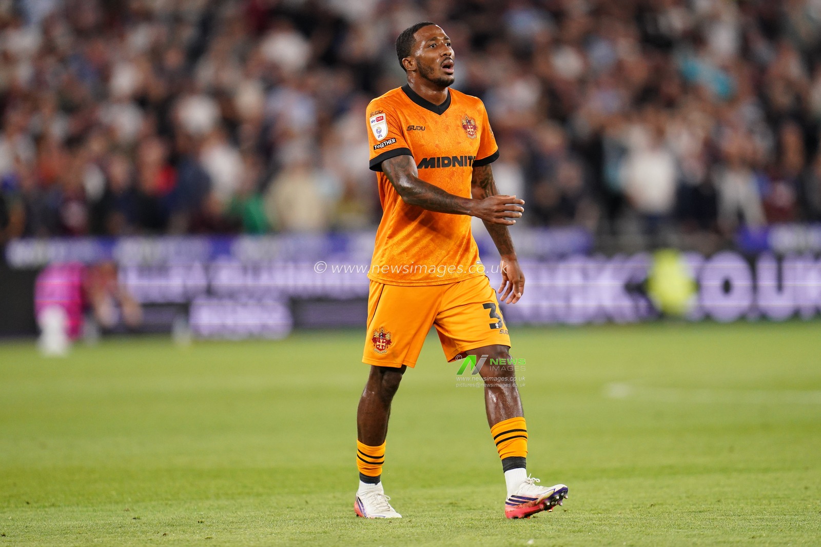 Jackson Tchatchoua of Wolverhampton Wanderers during the Sky Bet Championship match West Ham United vs Wolverhampton Wanderers at London Stadium, London, United Kingdom on 01 September 2026

(Photo by Harvey Murphy/News Images)