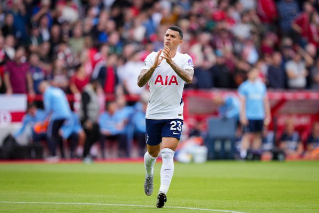 Pedro Porro of Tottenham Hotspur applauds the fans during the Premier League match Nottingham Forest vs Tottenham Hotspur at City Ground, Nottingham, United Kingdom on 05 September 2026

(Photo by Maynard Manyowa/News Images)