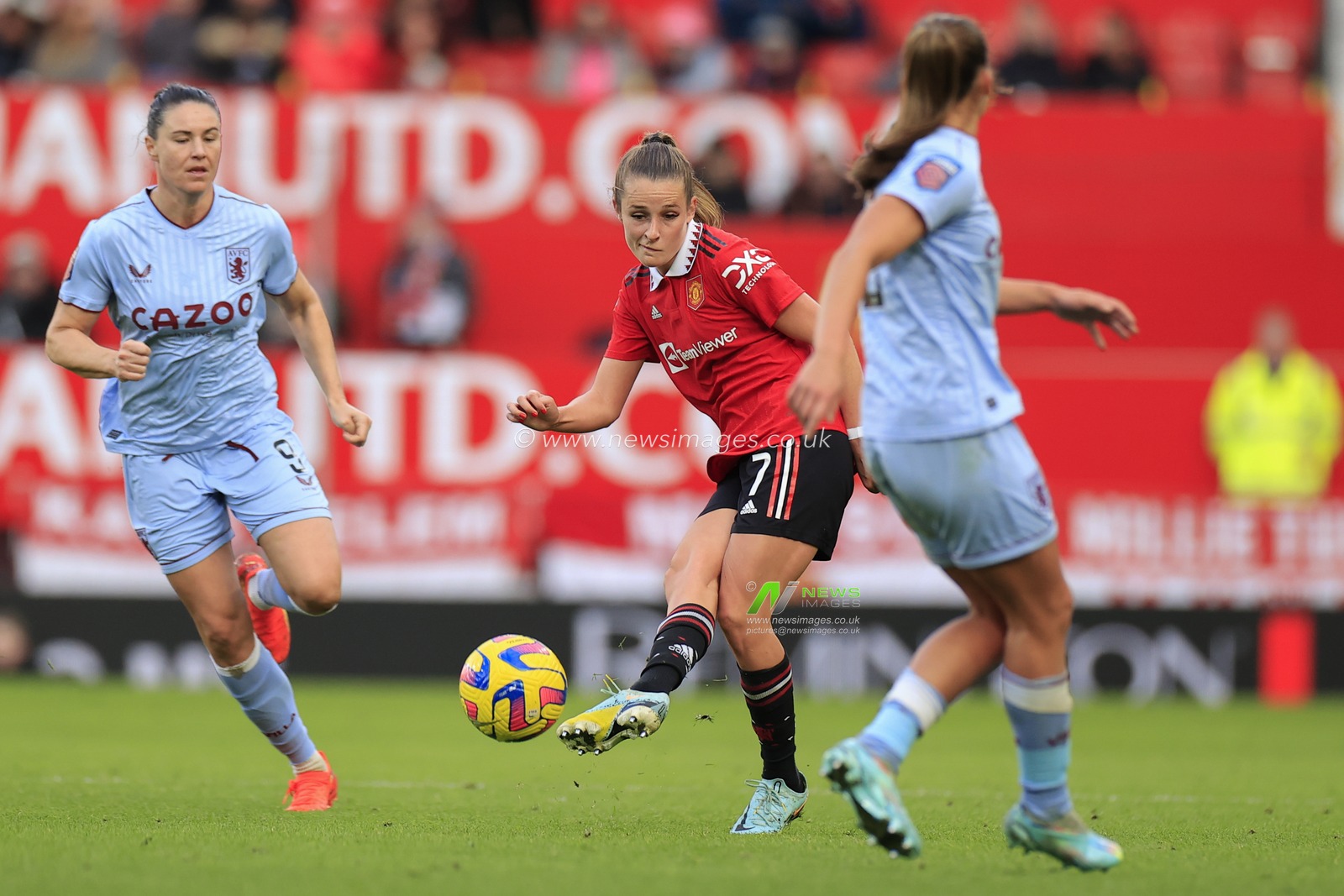 Ella Toone #7 of Manchester United passes the ball during The FA Women's Super League match Manchester United Women vs Aston Villa Women at Old Trafford, Manchester, United Kingdom, 3rd December 2022

(Photo by Conor Molloy/News Images)