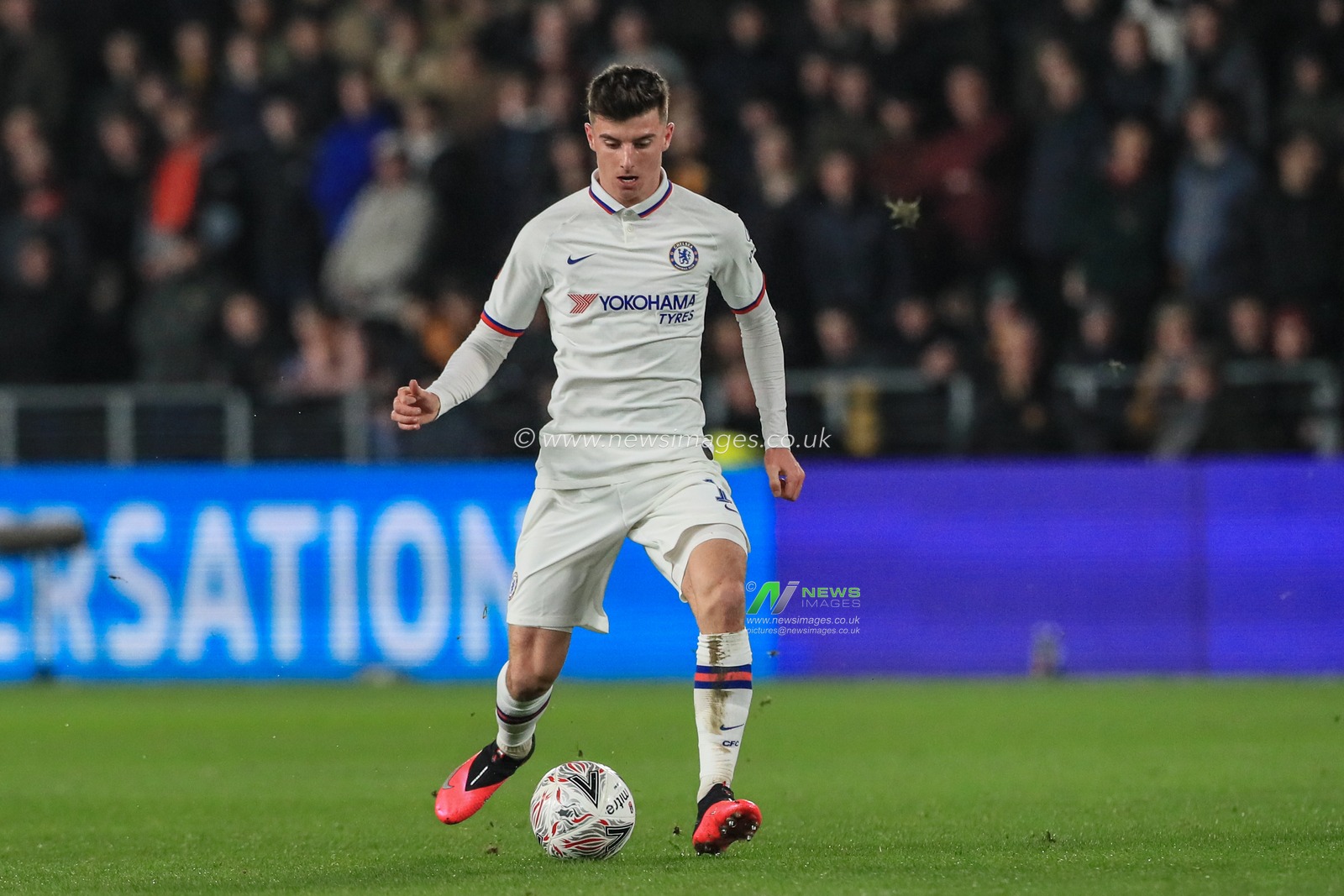 25th January 2020, KC Stadium, Kingston upon Hull, England; Emirates FA Cup, Hull City v Chelsea : Mason Mount (19) of Chelsea in action during the game