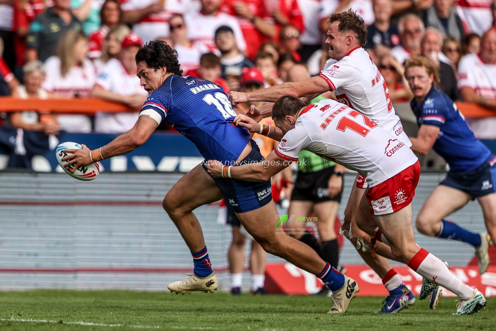 Isaiah Vagana of Wakefield Trinity breaks with the ball during the Betfred Super League round 18 match Hull KR vs Wakefield Trinity at Sewell Group Craven Park, Hull, United Kingdom on 11 July 2026

(Photo by Alfie Cosgrove/News Images)