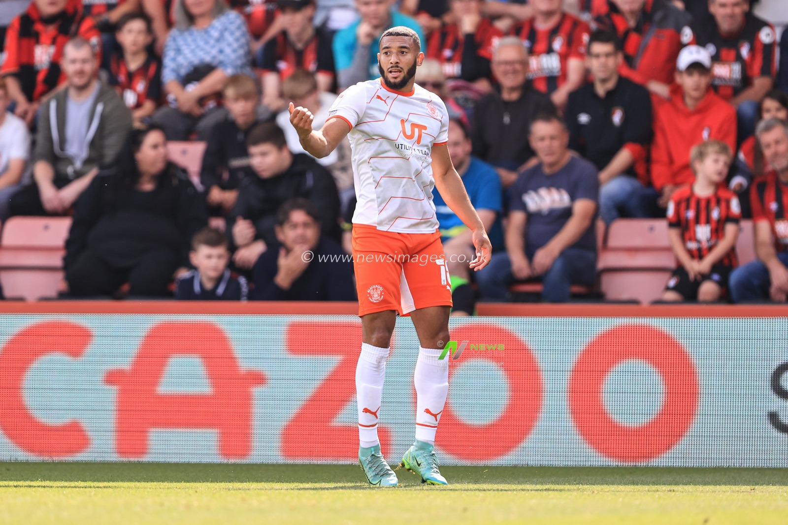 Keshi Anderson #10 of Blackpool gives his team instructions