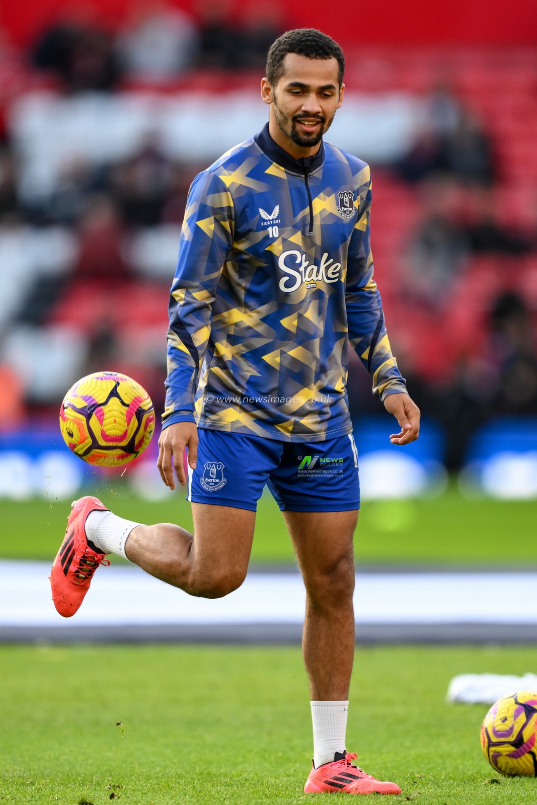 Iliman Ndiaye of Everton during the Premier League match Manchester United vs Everton at Old Trafford, Manchester, United Kingdom, 1st December 2024

(Photo by Craig Thomas/News Images)