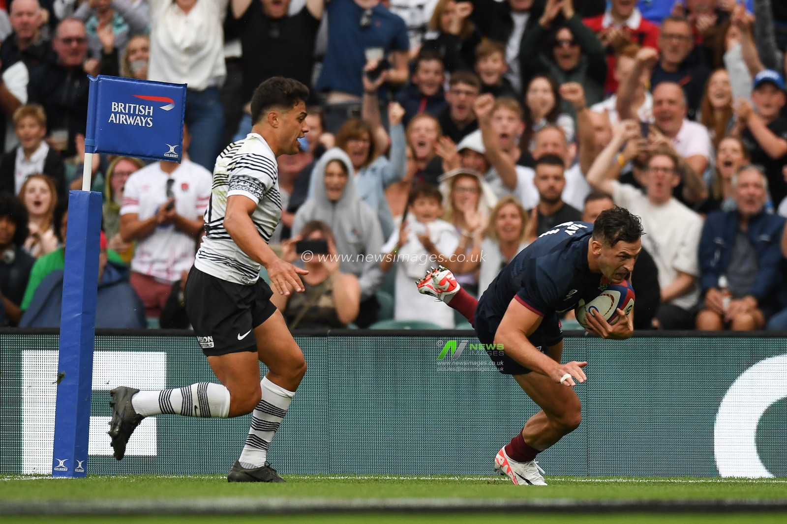 Jonny May of England goes over to score a try during the 2023 Summer Series match England vs Fiji at Twickenham Stadium, Twickenham, United Kingdom, 26th August 2023

(Photo by Mike Jones/News Images)