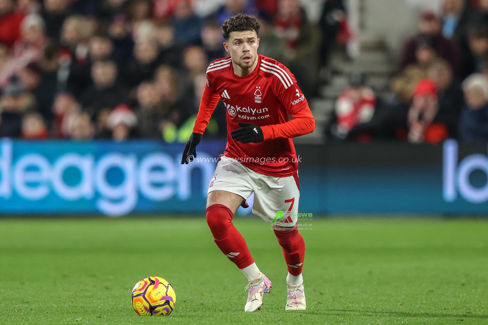 Neco Williams of Nottingham Forest breaks with the ball during the Premier League match Nottingham Forest vs Aston Villa at City Ground, Nottingham, United Kingdom, 14th December 2024

(Photo by Alfie Cosgrove/News Images)