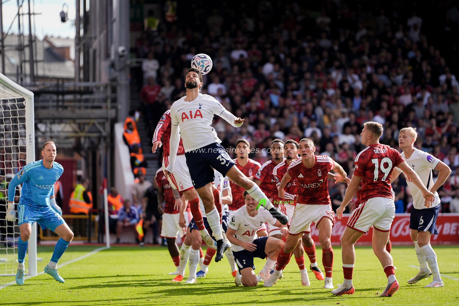 Rodrigo Bentancur of Tottenham Hotspur leaps to head the ball during a corner kick during the Premier League match Nottingham Forest vs Tottenham Hotspur at City Ground, Nottingham, United Kingdom on 05 September 2026

(Photo by Maynard Manyowa/News Images)