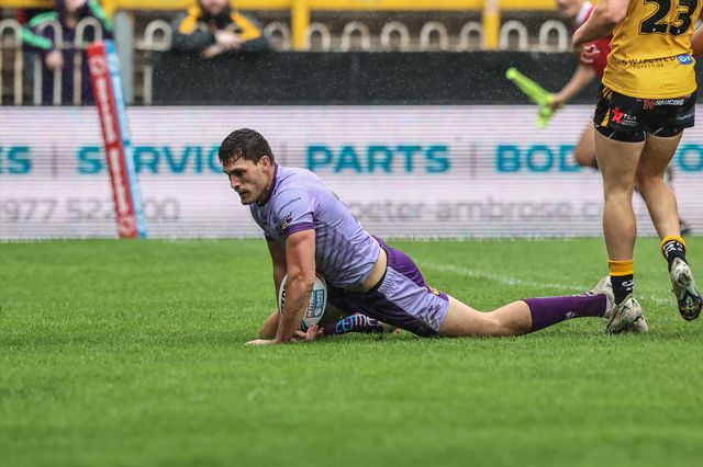 Sam Stone of Warrington Wolves goes over for a try during the Betfred Super League round 19 match Castleford Tigers vs Warrington Wolves at The Mend-A-Hose Jungle, Castleford, United Kingdom, 20th July 2025

(Photo by Alfie Cosgrove/News Images)