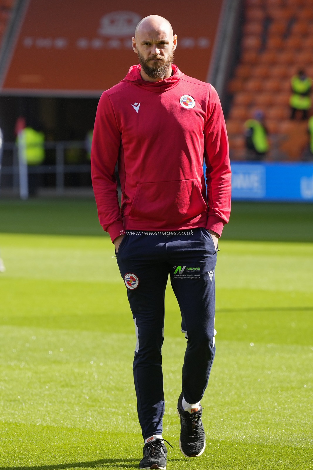 David Button #1 of Reading inspects the pitch before the Sky Bet League 1 match Blackpool vs Reading at Bloomfield Road, Blackpool, United Kingdom, 23rd September 2023

(Photo by Steve Flynn/News Images)