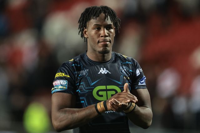 Junior Nsemba of Wigan Warriors applauds the travelling fans during the Betfred Super League Round 25 match St Helens vs Wigan Warriors at Totally Wicked Stadium, St Helens, United Kingdom, 5th September 2025

(Photo by Mark Cosgrove/News Images)