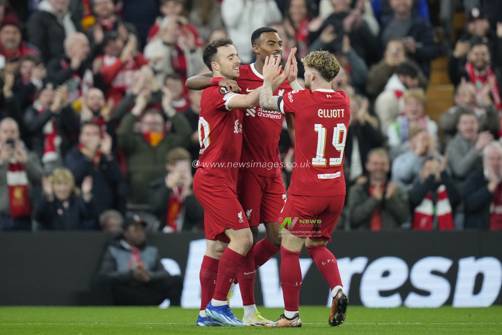 Diogo Jota #20 of Liverpool celebrates scoring to make it 1-0 during the UEFA Europa League match Liverpool vs Toulouse at Anfield, Liverpool, United Kingdom, 26th October 2023

(Photo by Steve Flynn/News Images)