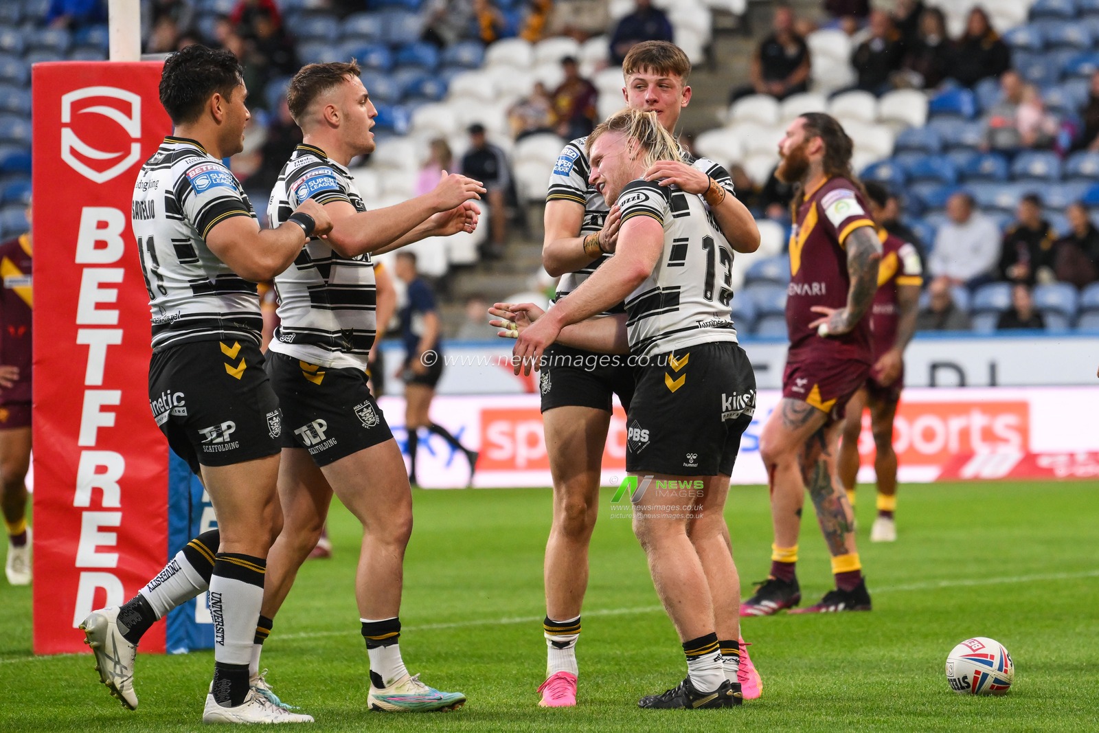 Brad Fash #13 of Hull FC celebrates his try during the Betfred Super League Round 20 match Huddersfield Giants vs Hull FC at John Smith's Stadium, Huddersfield, United Kingdom, 27th July 2023

(Photo by Craig Thomas/News Images)