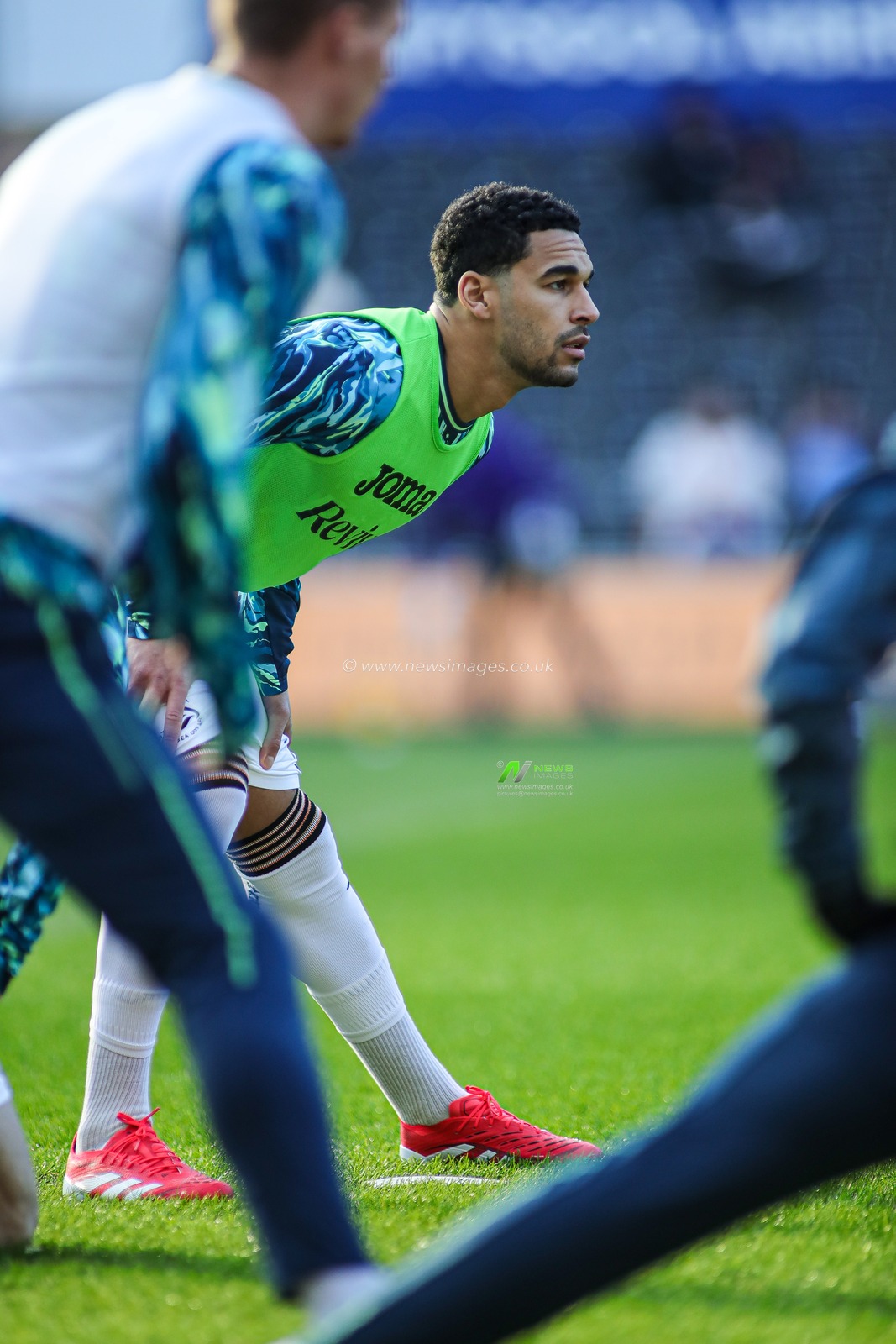 Ben Cabango of Swansea City warms up, ahead of the Sky Bet Championship match Swansea City vs Coventry City at Swansea.com Stadium, Swansea, United Kingdom, 1st February 2025

(Photo by Andrew Lewis/News Images)