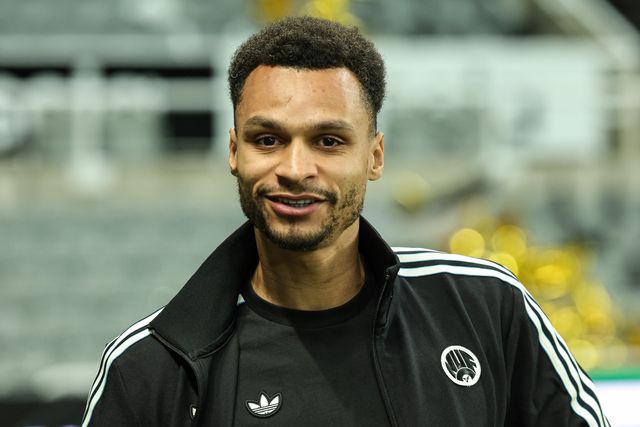 Jacob Murphy of Newcastle Untied ewis Miley of Newcastle Untied arrives during the Carabao Cup Semi-finals First Leg Newcastle United vs Manchester City at St. James's Park, Newcastle, United Kingdom, 13th January 2026

(Photo by Mark Cosgrove/News Images)