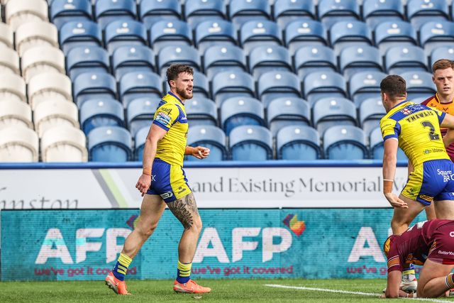 Connor Wrench of Warrington Wolves celebrates his goal to make it during the Betfred Super League Round 23 match Huddersfield Giants vs Warrington Wolves at Accu Stadium, Huddersfield, United Kingdom, 24th August 2025

(Photo by Alfie Cosgrove/News Images)