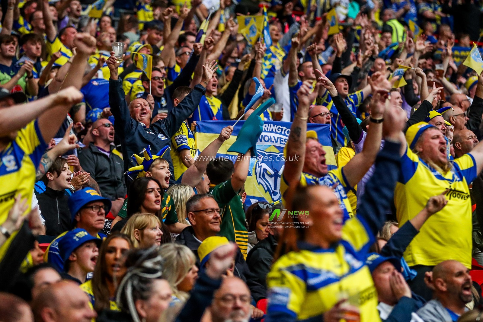 Warrington Wolves fans celebrate during the Betfred Challenge Cup Final Warrington Wolves vs Hull KR at Wembley Stadium, London, United Kingdom, 7th June 2025

(Photo by Izzy Poles/News Images)