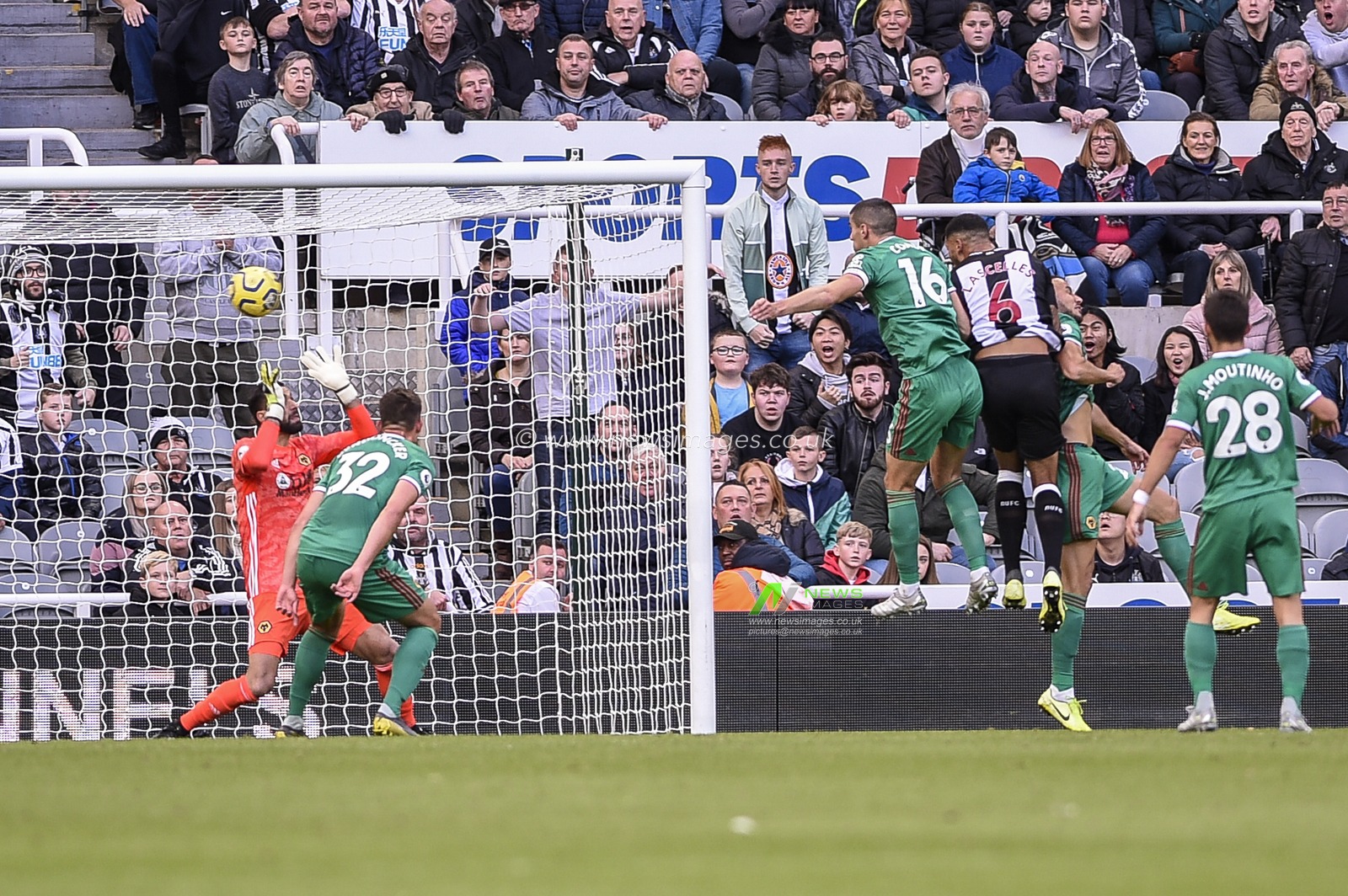27th October 2019, St. James's Park, Newcastle, England; Premier League, Newcastle United v Wolverhampton Wanderers : Jamaal Lascelles of Newcastle United shoots at goal from a header

Credit: Iam Burn/News Images
