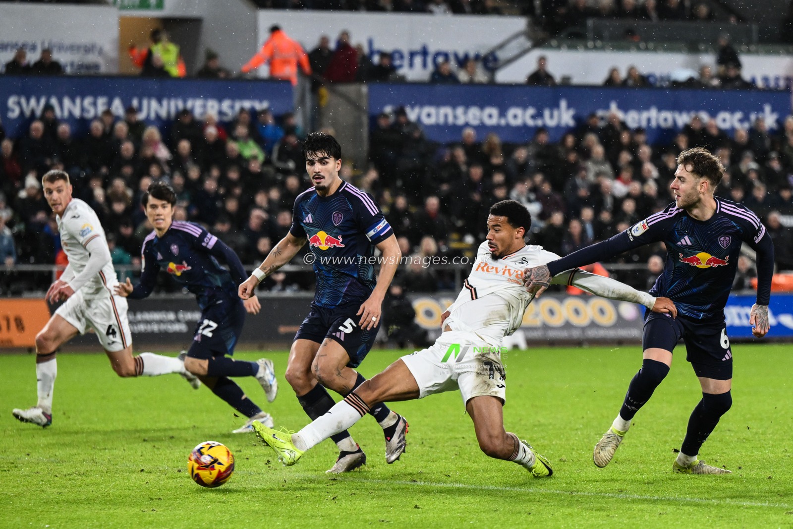 Florian Bianchini of Swansea City scores a goal to make it 3-3 during the Sky Bet Championship match Swansea City vs Leeds United at Swansea.com Stadium, Swansea, United Kingdom, 24th November 2024

(Photo by Craig Thomas/News Images)