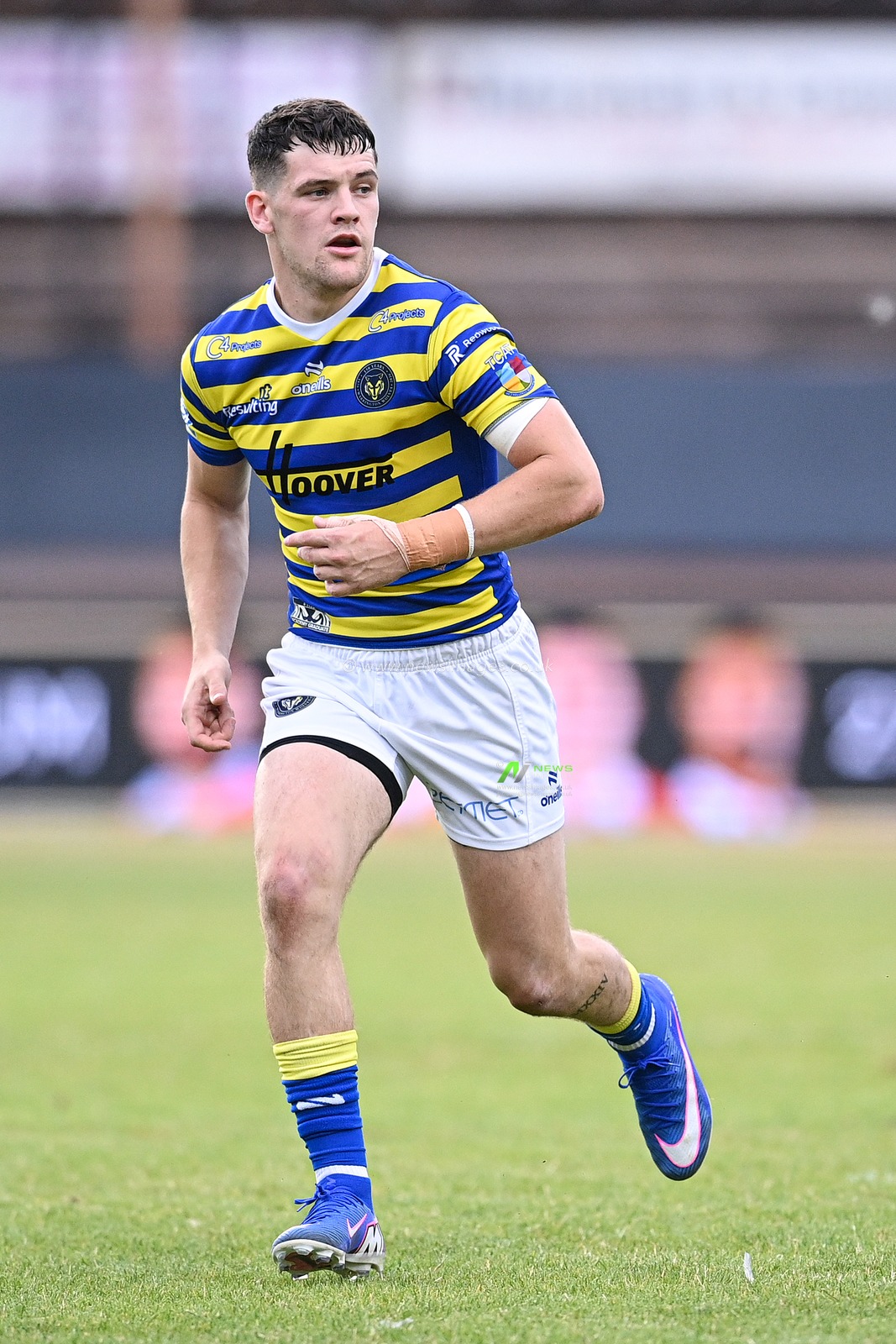 Jake Thewlis of Warrington Wolves during the Betfred Super League round 22 match Bradford Bulls vs Warrington Wolves at Odsal Stadium, Bradford, United Kingdom on 08 August 2026

(Photo by Ben Roberts/News Images)