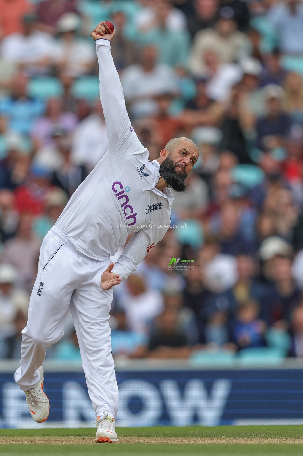 Moeen Ali of England delivers the ball during the LV= Insurance Ashes Fifth Test Series Day Five England v Australia at The Kia Oval, London, United Kingdom, 31st July 2023

(Photo by Mark Cosgrove/News Images)