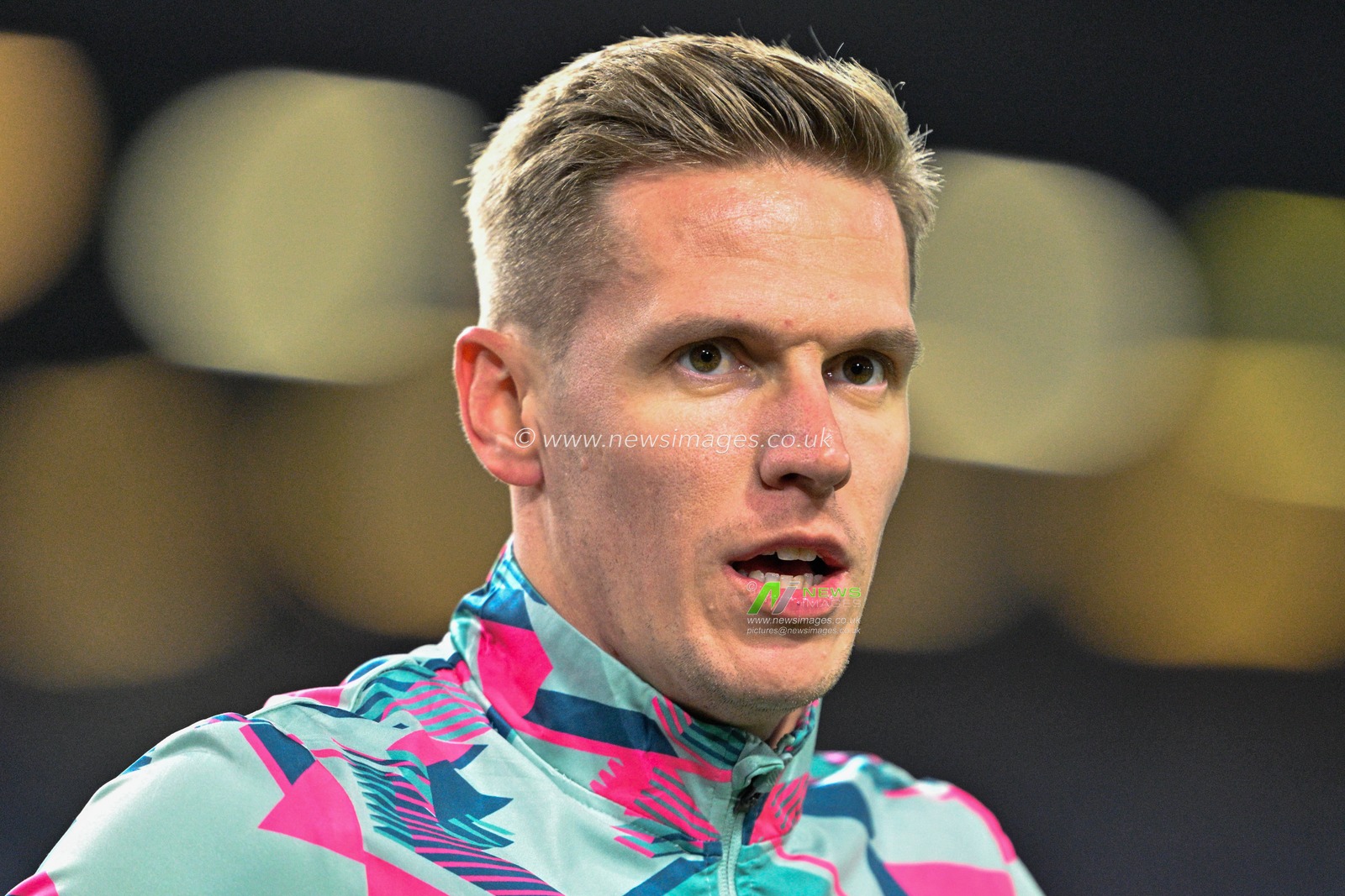 Thomas Kaminski of Luton Town during the pre-game warm up ahead of the Premier League match Burnley vs Luton Town at Turf Moor, Burnley, United Kingdom, 12th January 2024

(Photo by Cody Froggatt/News Images)