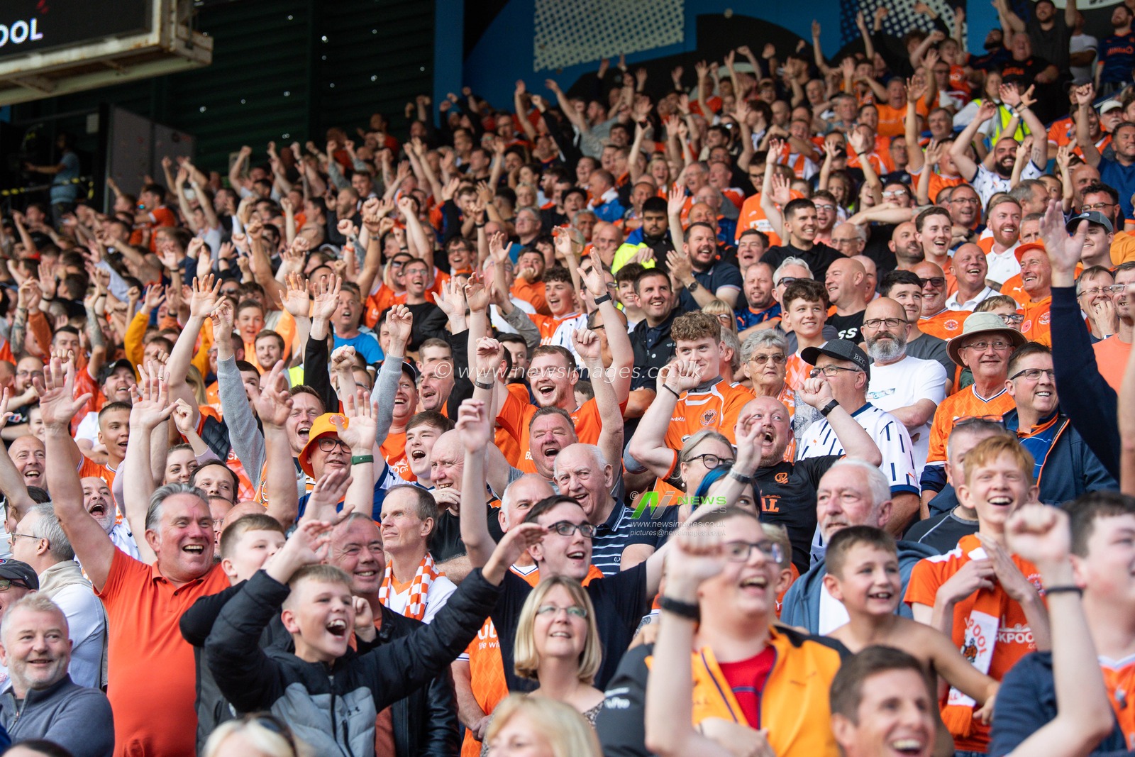 Blackpool fans celebrate Huddersfield Town dis allowed goalduring the Sky Bet Championship match Huddersfield Town vs Blackpool at John Smith's Stadium, Huddersfield, United Kingdom, 4th September 2022

(Photo by Craig Thomas/News Images)