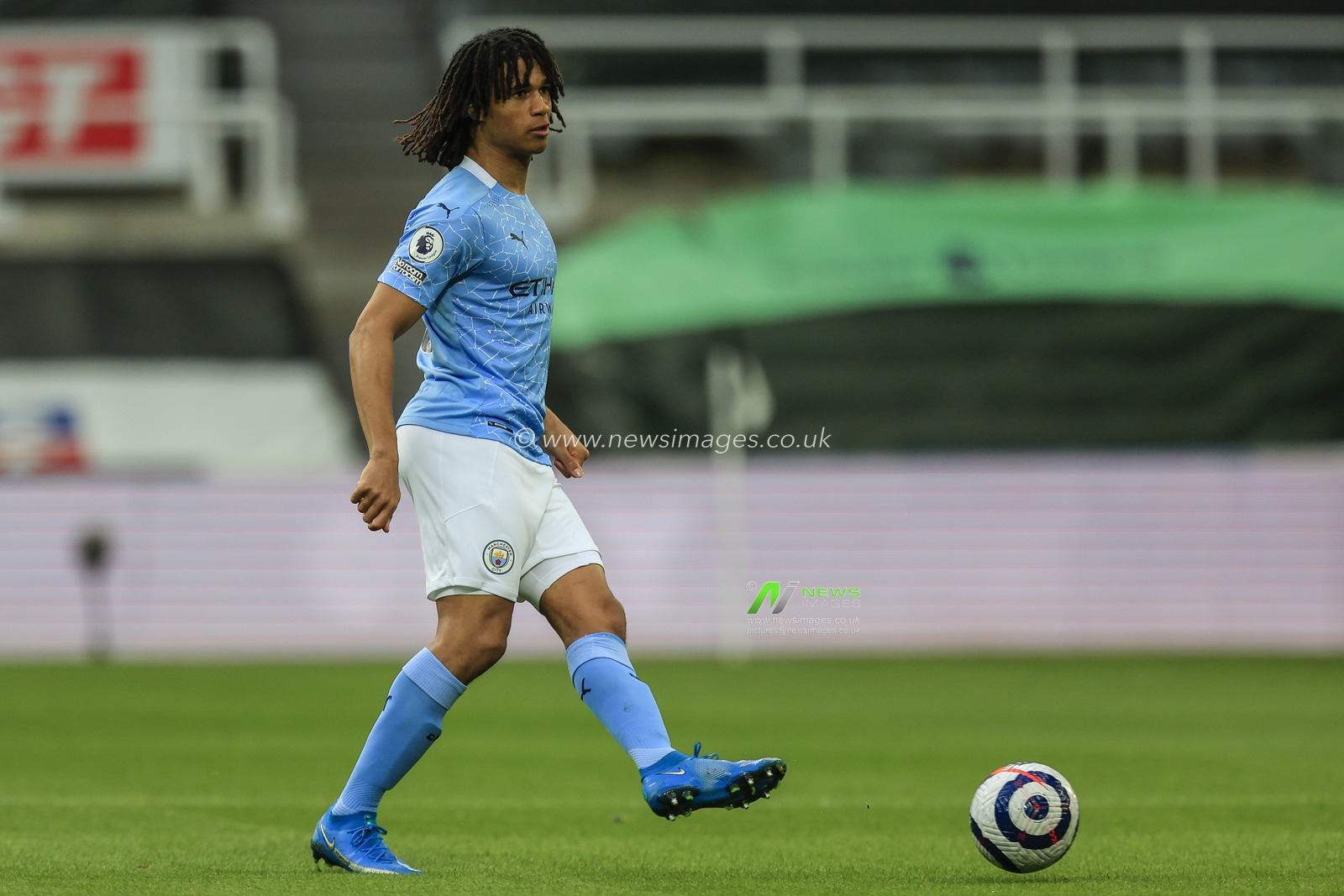 Nathan AkÃ© #6 of Manchester City in possession of the ball