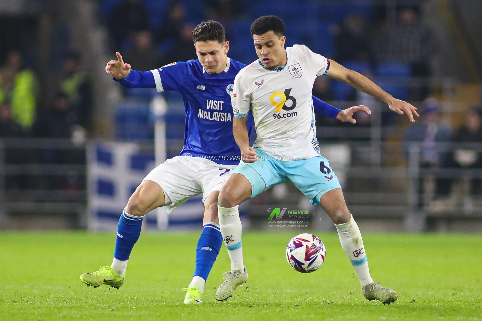 CJ Egan-Riley of Burnley under pressure from Yousef Salech of Cardiff City during the Sky Bet Championship match Cardiff City vs Burnley at Cardiff City Stadium, Cardiff, United Kingdom, 4th March 2025

(Photo by Andrew Lewis/News Images)