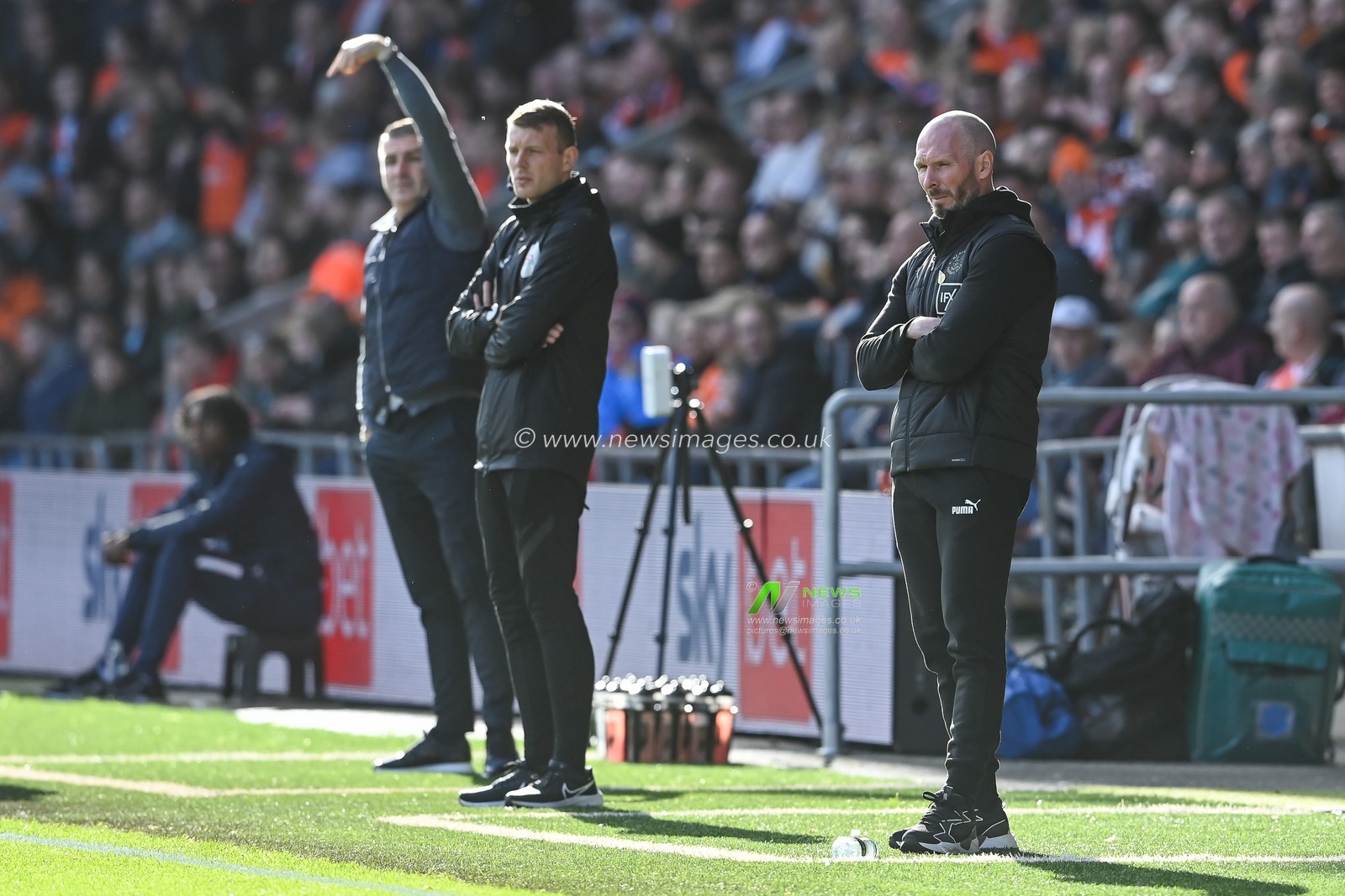 Michael Appleton manager of Blackpool during the Sky Bet Championship match Blackpool vs Preston North End at Bloomfield Road, Blackpool, United Kingdom, 22nd October 2022

(Photo by Craig Thomas/News Images)