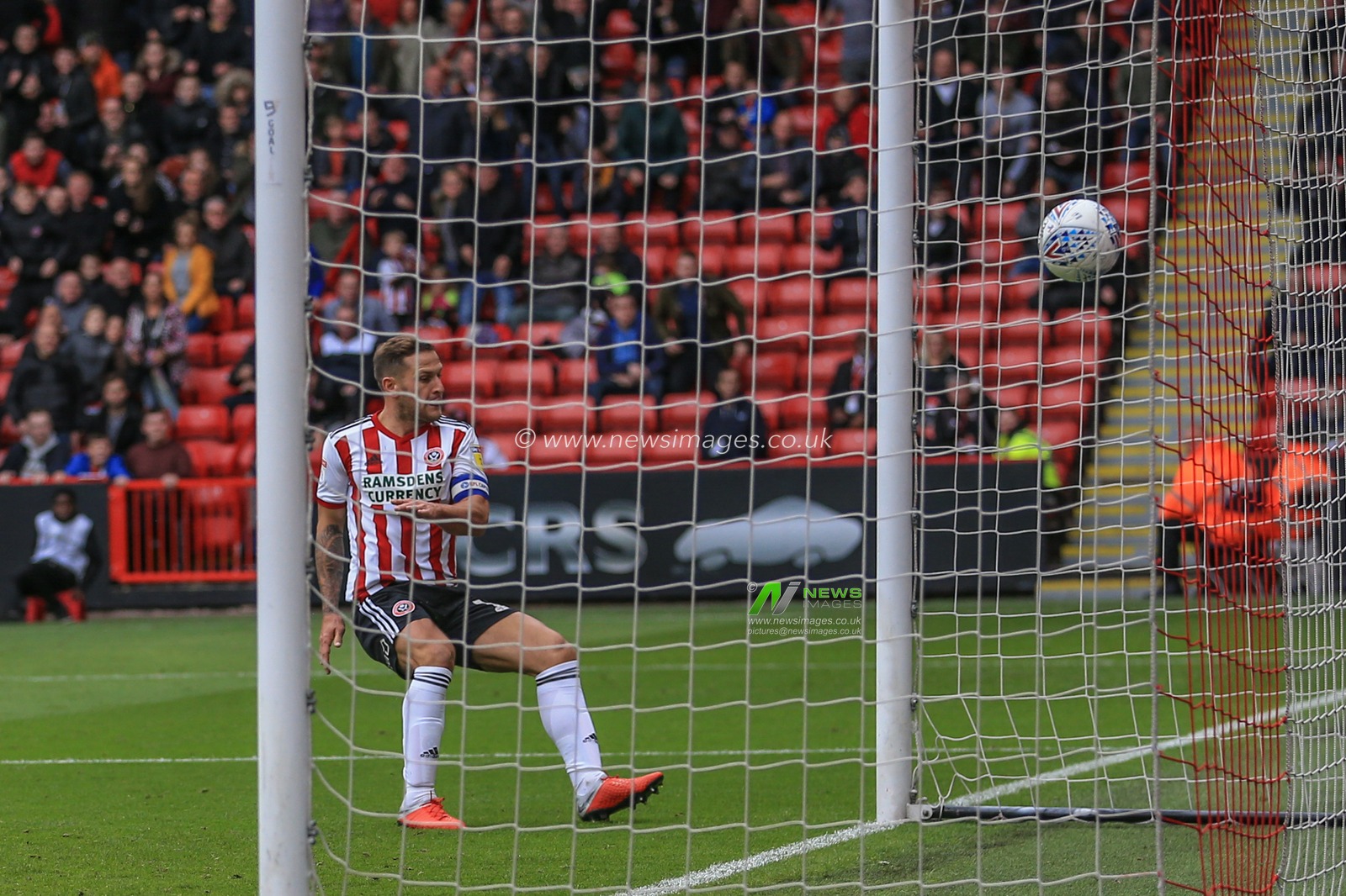 22nd September 2018, Bramall Lane, Sheffield, England; Sky Bet Championship Sheffield United v Preston North End ;  Billy Sharp (10) of Sheffield United scores to make it  1-0

Credit: Mark Cosgrove/News Images

EDITORIAL USE ONLY No use with unauthorised audio, video, data, fixture lists, club/league logos or 'live' services. Online in-match use limited to 45 images, no video emulation. No use in betting, games or single club/league/player publications and all English Football League images are subject to DataCo Licence
