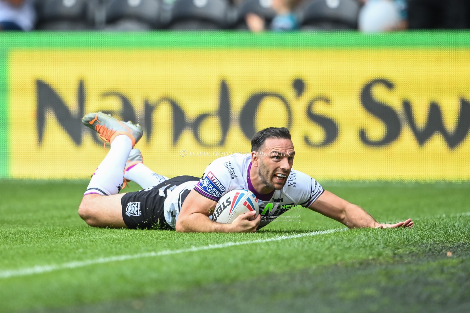 Luke Gale #7 of Hull FC goes over for a try during the Betfred Super League match Hull FC vs Hull KR at MKM Stadium, Hull, United Kingdom, 3rd September 2022

(Photo by Craig Thomas/News Images)
