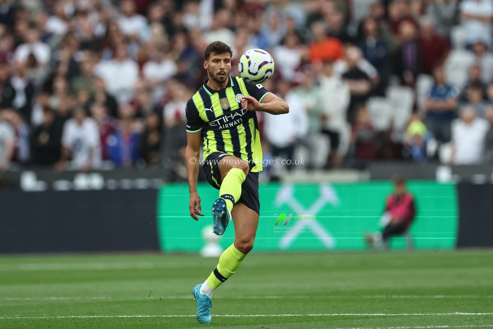 RÃºben Dias of Manchester City controls the ball during the Premier League match West Ham United vs Manchester City at London Stadium, London, United Kingdom, 31st August 2024

(Photo by Mark Cosgrove/News Images)