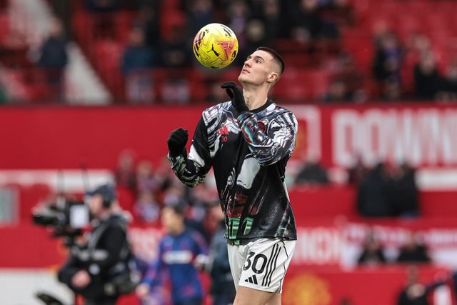 Benjamin Sesko of Manchester United in the pregame warmup session during the Premier League match Manchester United vs Crystal Palace at Old Trafford, Manchester, United Kingdom on 01 March 2026

(Photo by Mark Cosgrove/News Images)