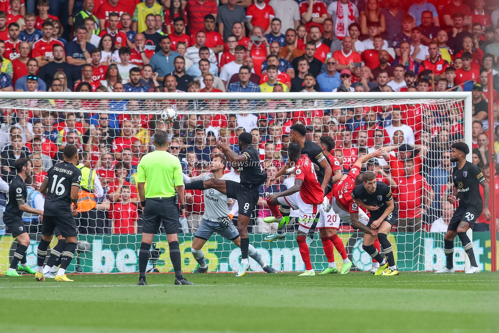 Cheikhou Kouyate #21 of Nottingham Forest scores a goal to make it 1-0 during the Premier League match Nottingham Forest vs Bournemouth at City Ground, Nottingham, United Kingdom, 3rd September 2022

(Photo by Gareth Evans/News Images)