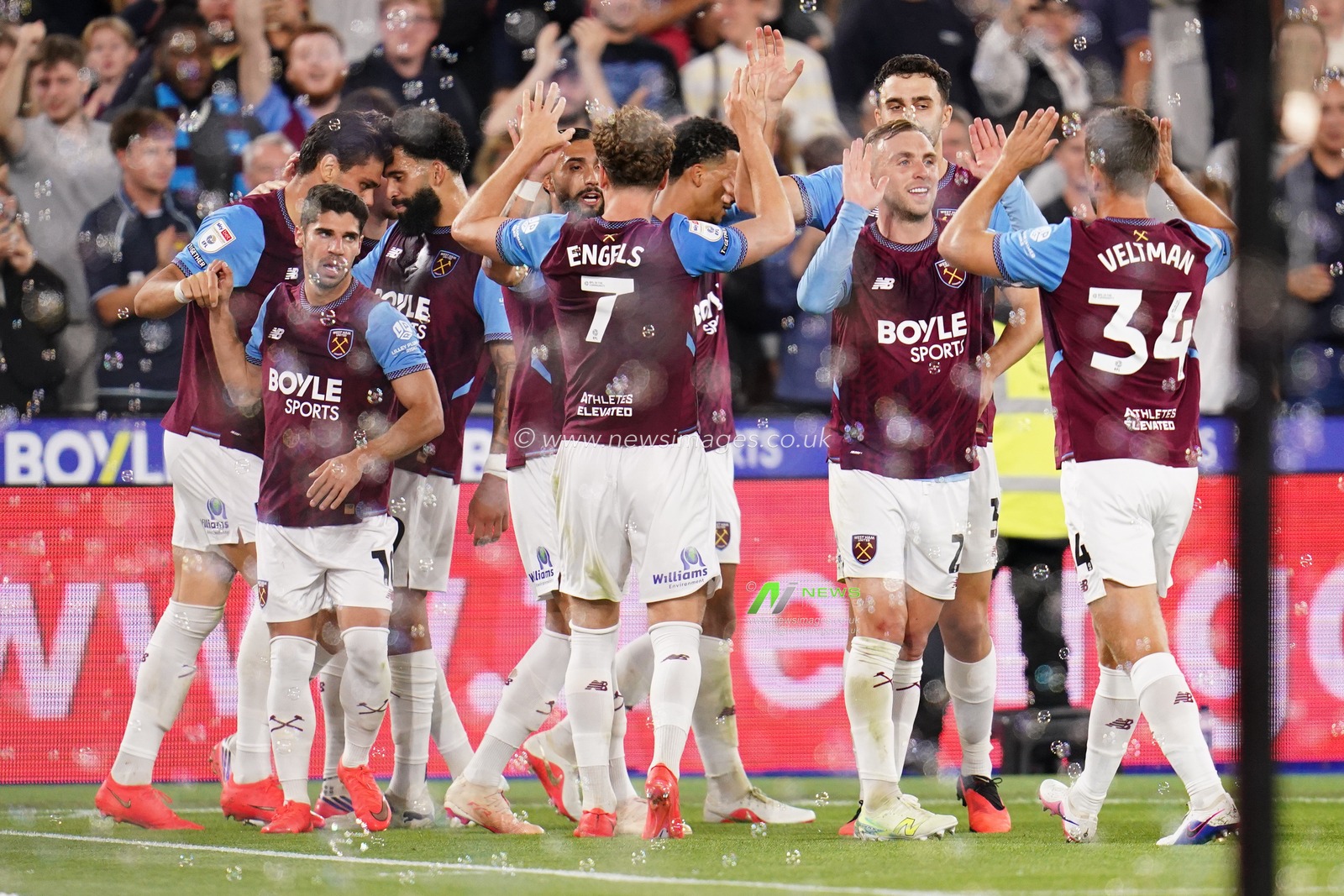 West Ham players celebrate Konstantinos Mavropanos of West Ham United goal during the Sky Bet Championship match West Ham United vs Wolverhampton Wanderers at London Stadium, London, United Kingdom on 01 September 2026

(Photo by Harvey Murphy/News Images)