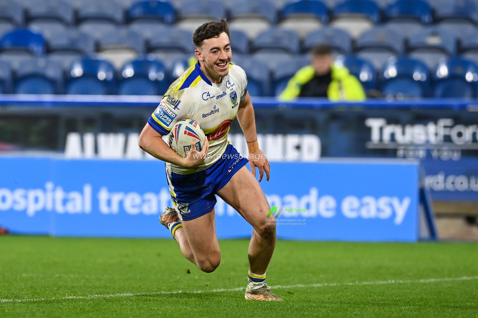 Matty Ashton #5 of Warrington Wolves goes over for a try during the Betfred Super League Round 2 match Huddersfield Giants vs Warrington Wolves at John Smith's Stadium, Huddersfield, United Kingdom, 24th February 2023

(Photo by Craig Thomas/News Images)