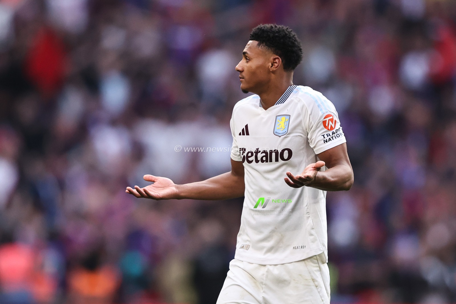 Ollie Watkins of Aston Villa reacts to his team's loss after the Emirates FA Cup Semi-Final match Crystal Palace vs Aston Villa at Wembley Stadium, London, United Kingdom, 26th April 2025

(Photo by Alfie Cosgrove/News Images)