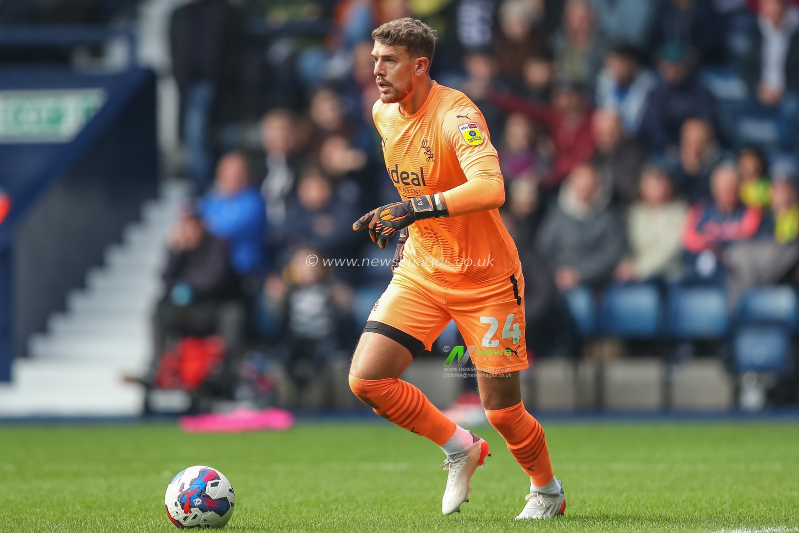 Alex Palmer #24 of West Bromwich Albion during the Sky Bet Championship match West Bromwich Albion vs Sheffield United at The Hawthorns, West Bromwich, United Kingdom, 29th October 2022

(Photo by Gareth Evans/News Images)