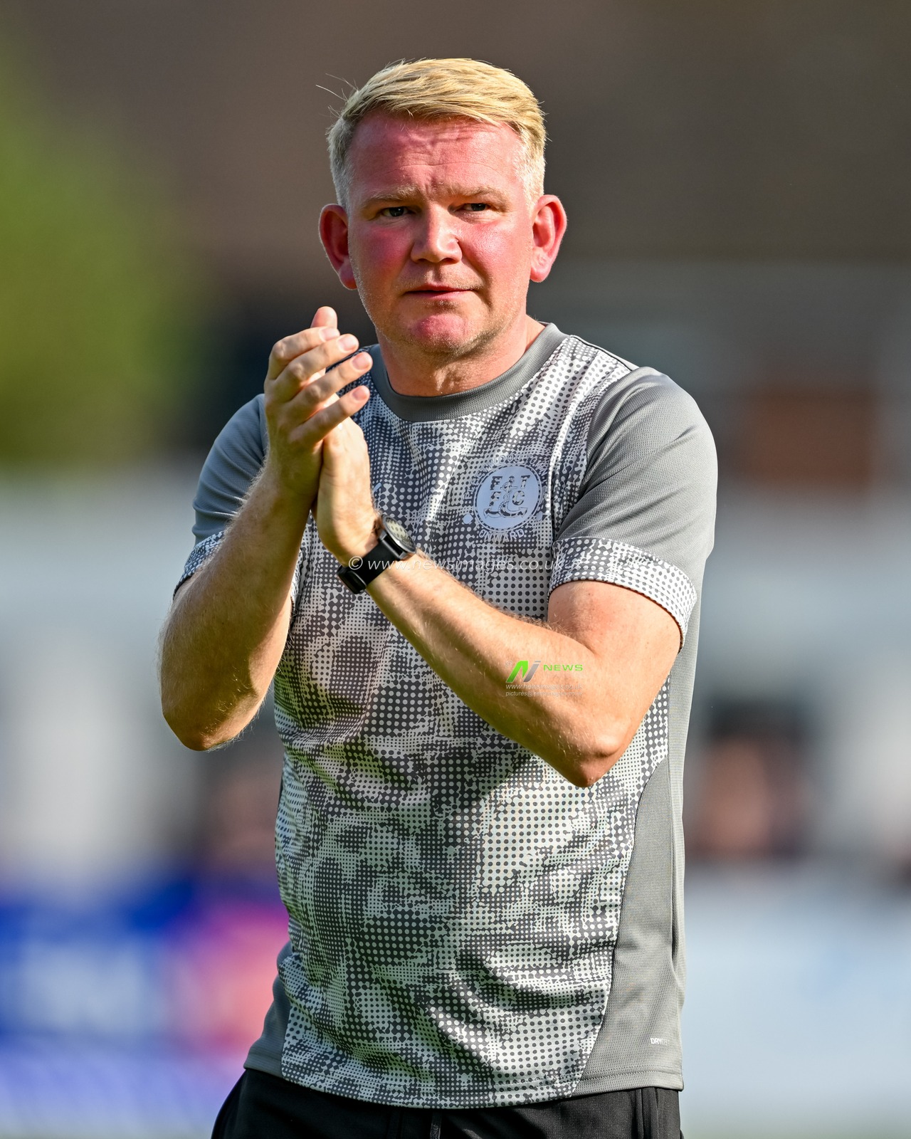Pete Wild, head coach for Fleetwood Town acknowledges the home support during the Sky Bet League 2 match Fleetwood Town vs Oldham Athletic at Highbury Stadium, Fleetwood, United Kingdom, 23rd August 2025

(Photo by Adam Gee/News Images)
