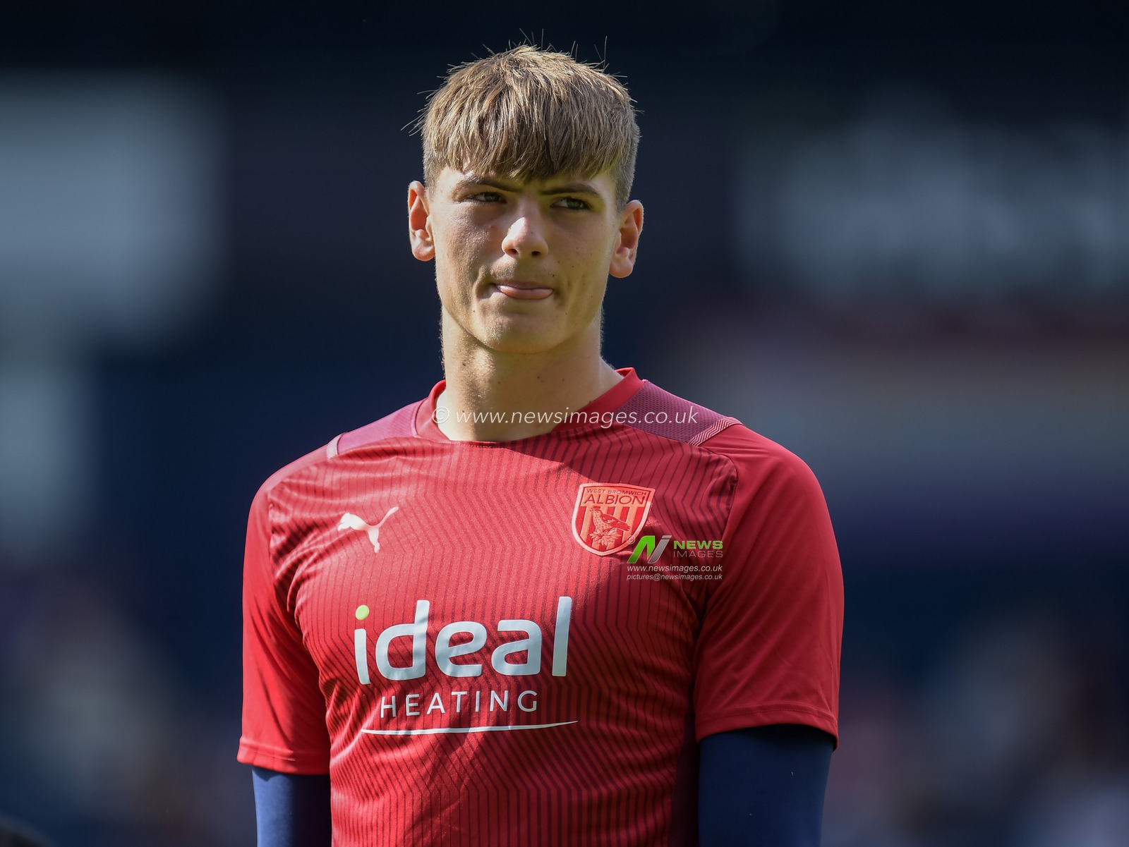 Caleb Taylor #33 of West Bromwich Albion during warmup